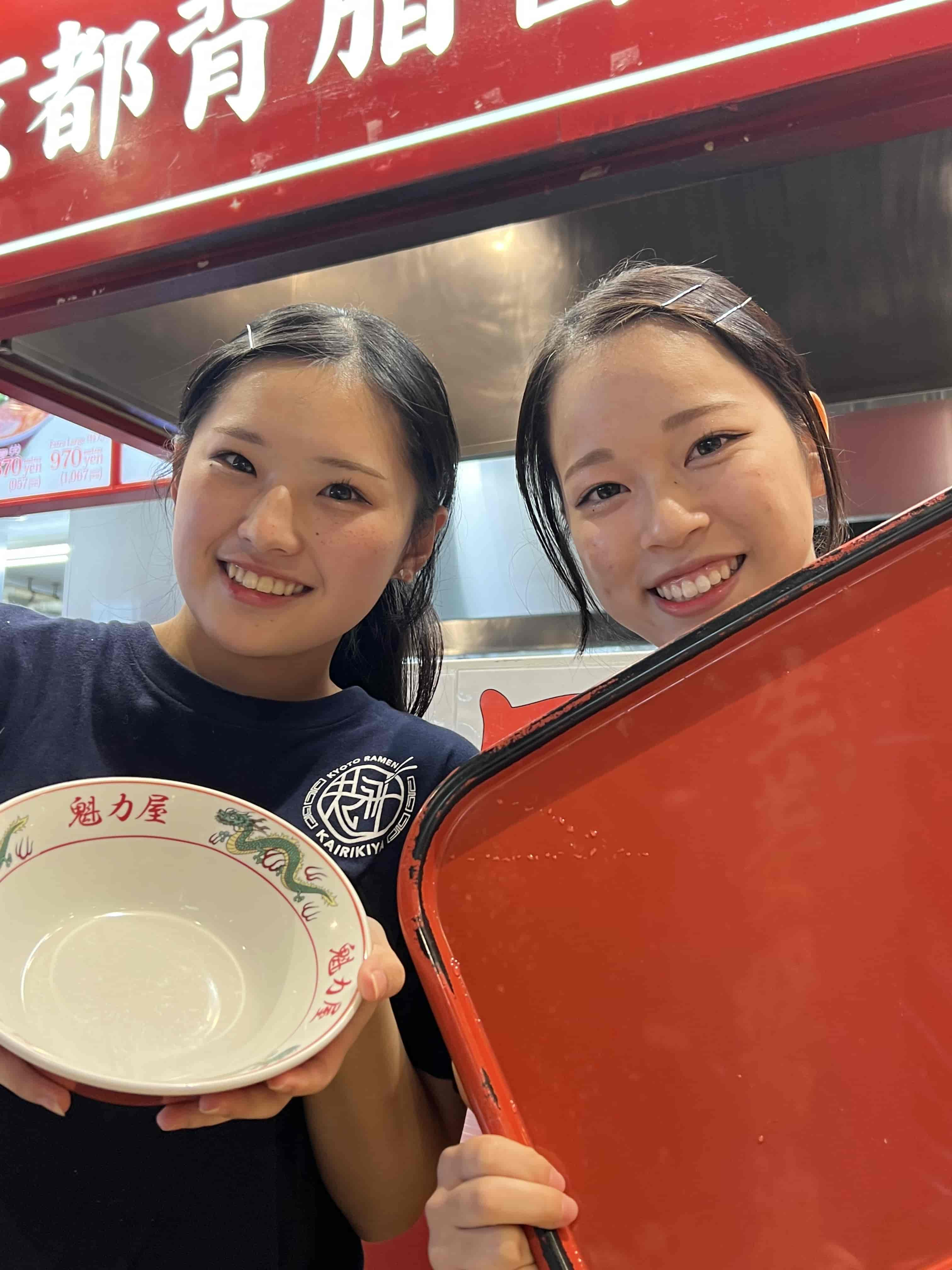 ラーメン屋の接客販売/調理補助スタッフ/フードコート（ラーメン魁力屋 イオンモール大垣店）の求人画像１